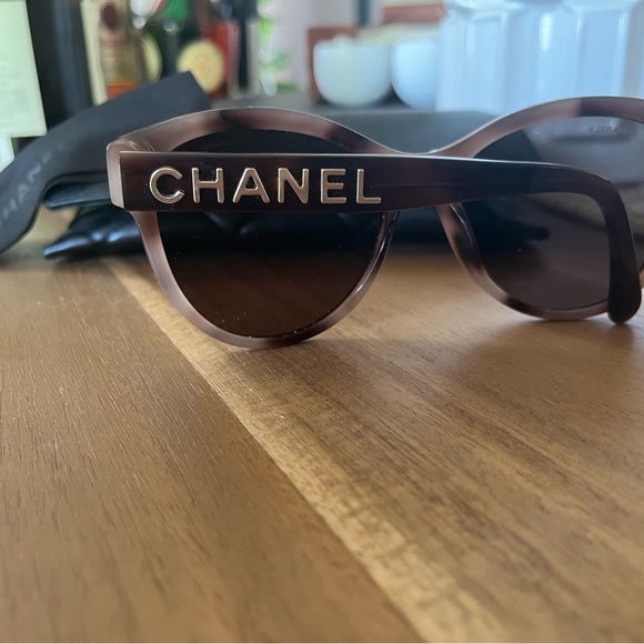 CHANEL Black and Gold Sunglasses - Picture 4 of 7